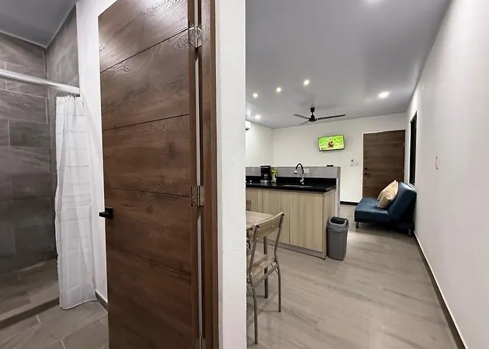 Punta Leona, Beach 5Mn,Gated Parking, Ac, Tv, Wifi